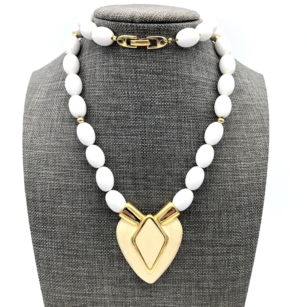 Napier Cream Gold Enamel White Bead Pendant Necklace Vintage 24"